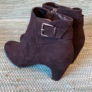 NEW Sam & Libby Faux Suede Boots